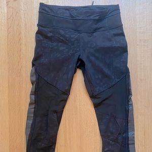 Lululemon capri pants camo
